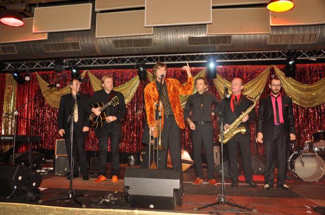 min 2010 11 13 fous swing 383